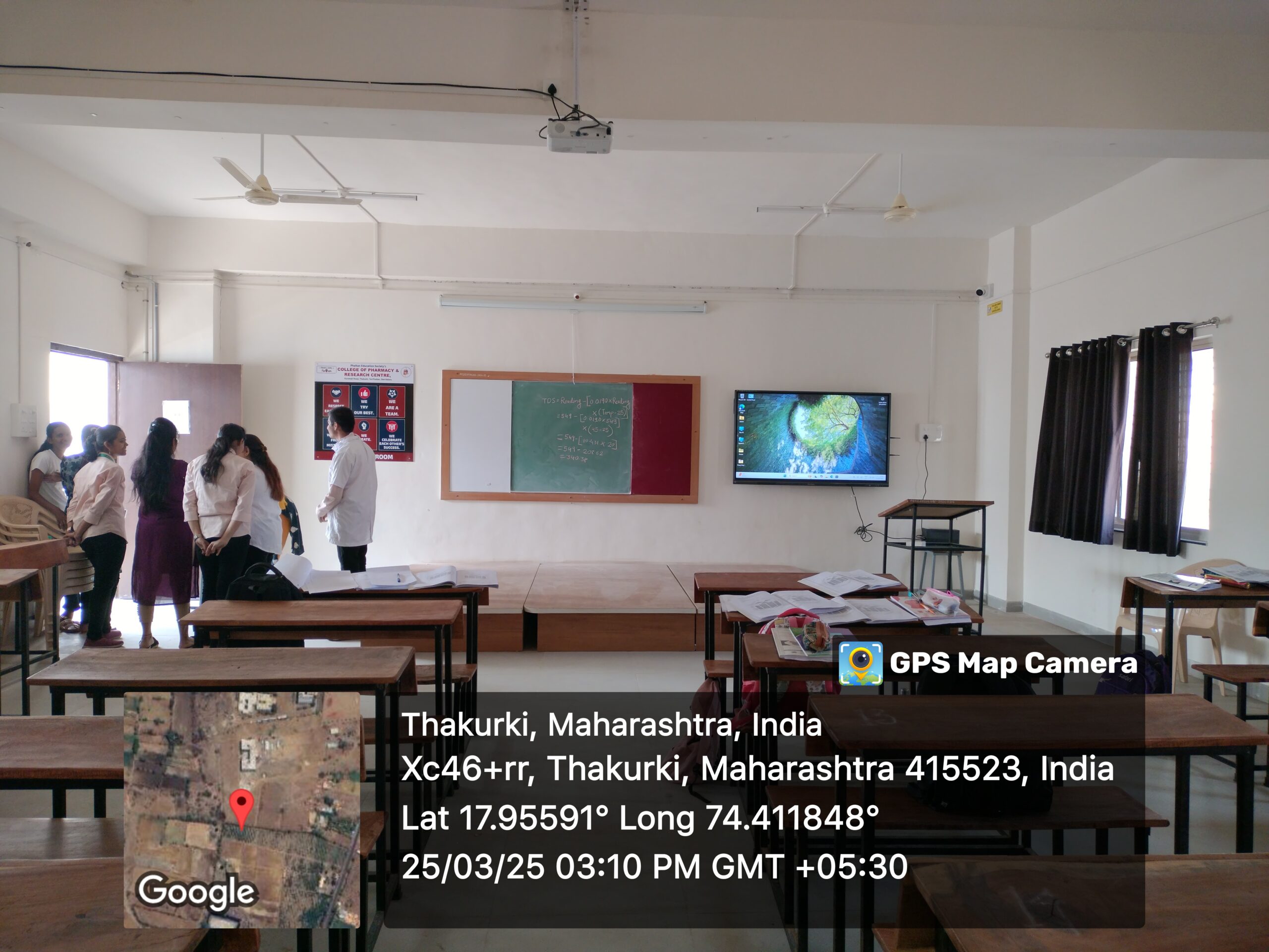 Digital Classroom with Projector & Smart Board