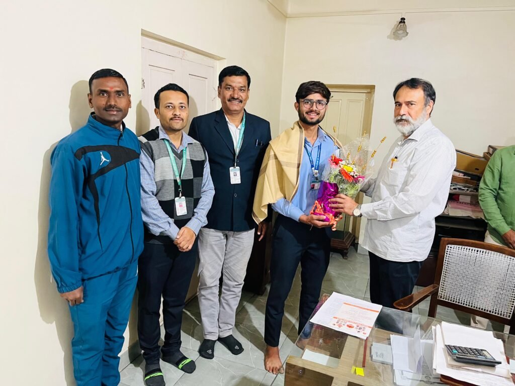 Divesh Mohite selected for Inter-University Hockey Tournament in Bhopal – College of Pharmacy & Research Center Phaltan