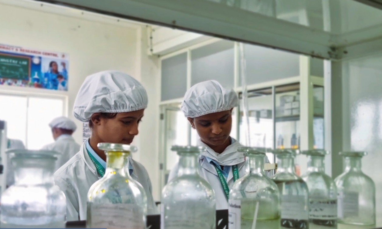 Pharmaceutical research and laboratory learning for B Pharmacy students