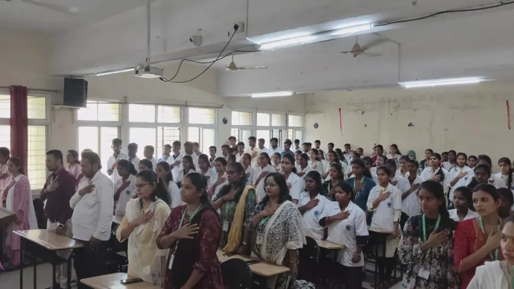 Students and staff taking Pharmacists Oath during Blood Donation Camp 2025 at PES College Phaltan
