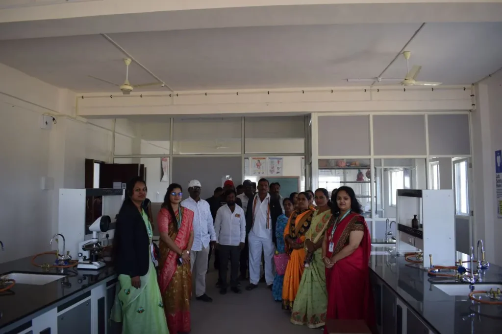 Induction Programme 2025 at PES College of Pharmacy Phaltan 6 B Pharm and D Pharm students visiting pharmacy laboratory during Induction Programme 2025