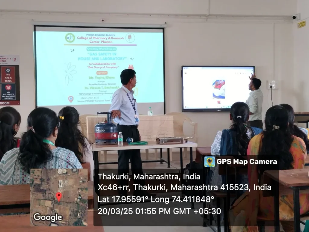 Gas Safety Workshop in Pharmacy College, Phaltan 4 Gas cylinder safety demonstration for pharmacy students in Phaltan